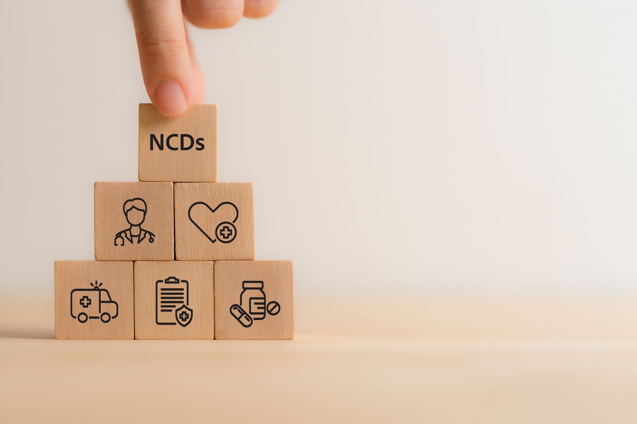โรคเรื้อรัง (NCDs) คืออะไร? สาเหตุ อาการ และวิธีป้องกันภัยเงียบที่คุกคามคนไทย