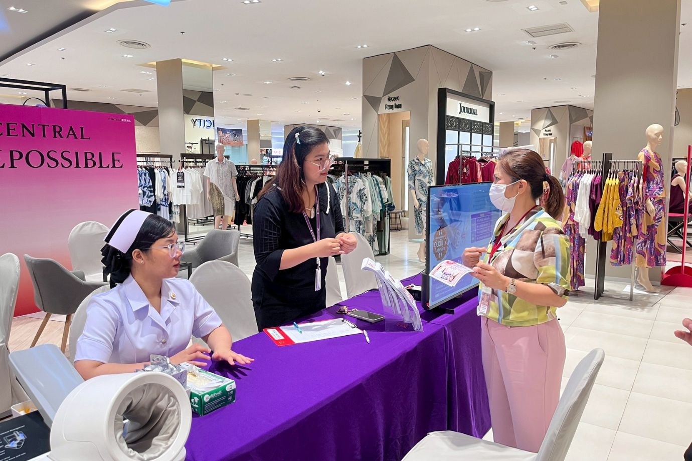 โรงพยาบาลเกษมราษฎร์ อินเตอร์เนชั่นแนล รัตนาธิเบศร์ ออกบูธตรวจสุขภาพฟรี ต้อนรับวันสตรีสากล ที่เซ็นทรัล เวสต์เกต