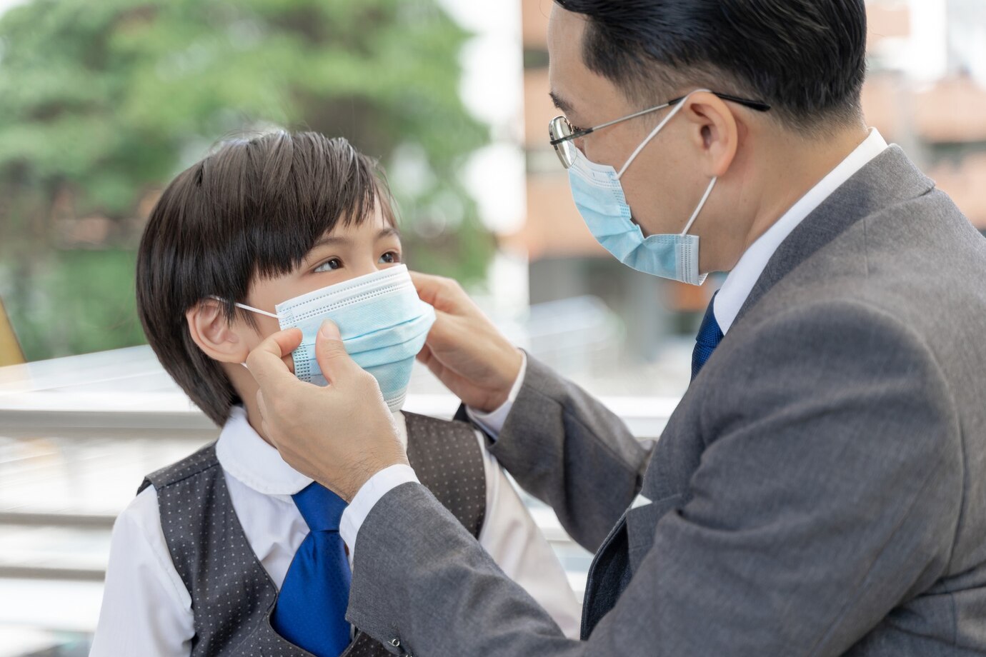 father-putting-protective-mask-his-son-asian-family-wearing-face-mask-protection-quarantine-coronavirus-covid-19-outbreak_1150-34746